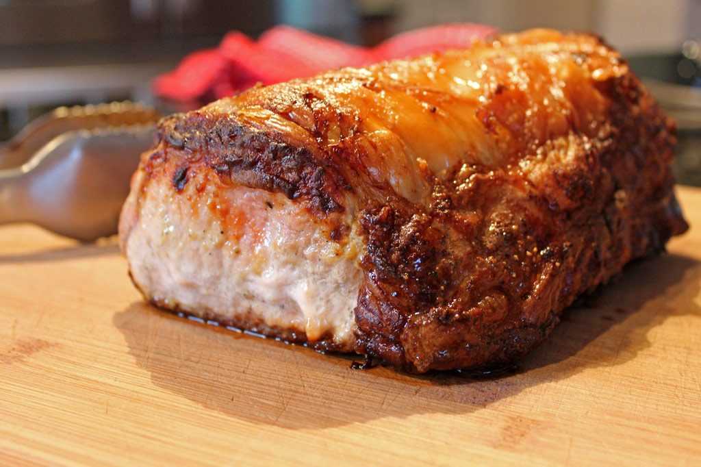 Свинина, запеченная в духовке - простые и праздничные рецепты
