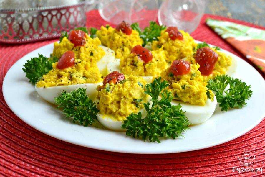 Фаршированные яйца – 10 рецептов с пошаговыми фото на праздничный стол