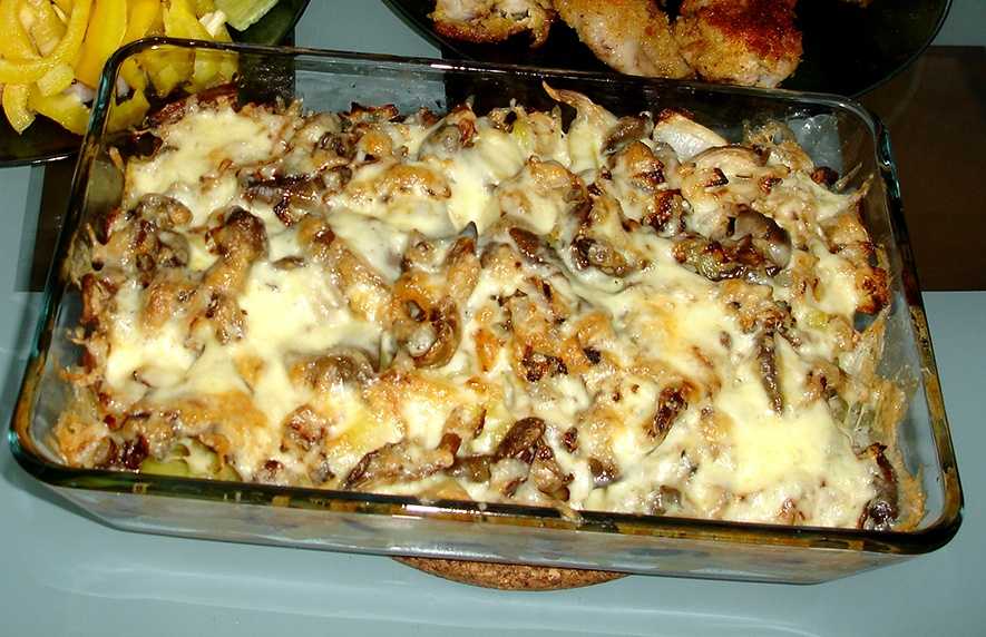 Картошка с курицей и грибами в духовке – традиция! рецепты картошки с курицей и грибами: в фольге, рукаве и горшочках