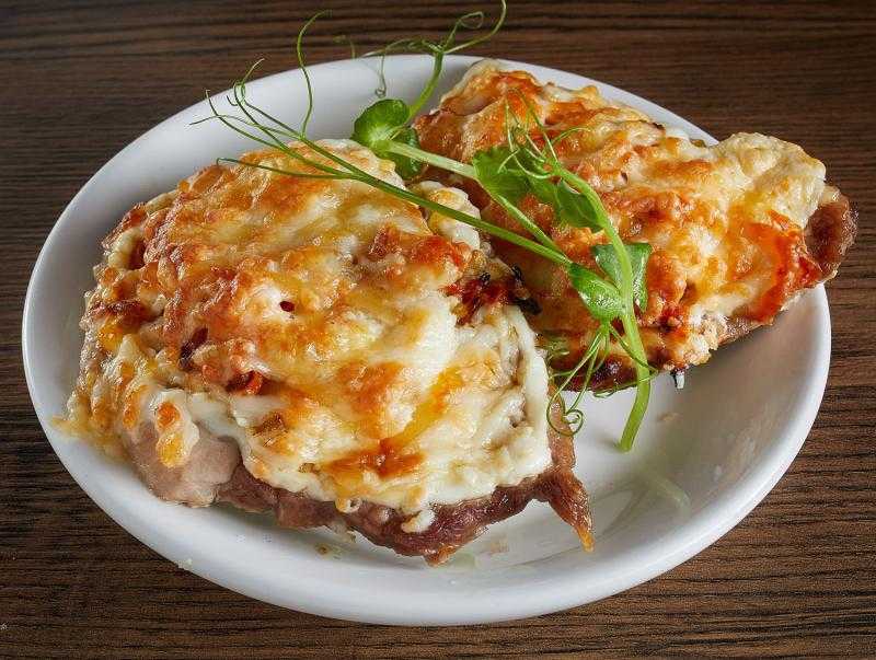 Отбивные с помидором и сыром в духовке рецепт с фото пошагово - 1000.menu