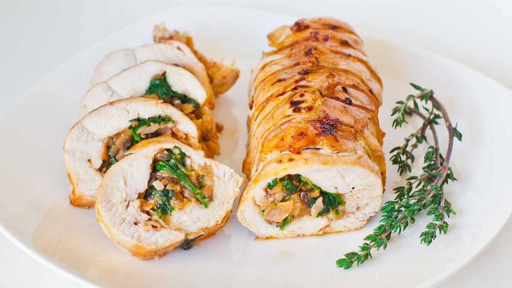 Бедра куриные, запеченные в духовке на противне: рецепты с фото пошагово