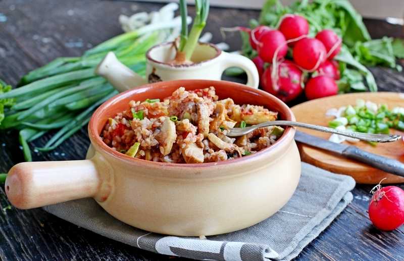 Вкусная гречка с мясом и овощами — рецепты в духовке
