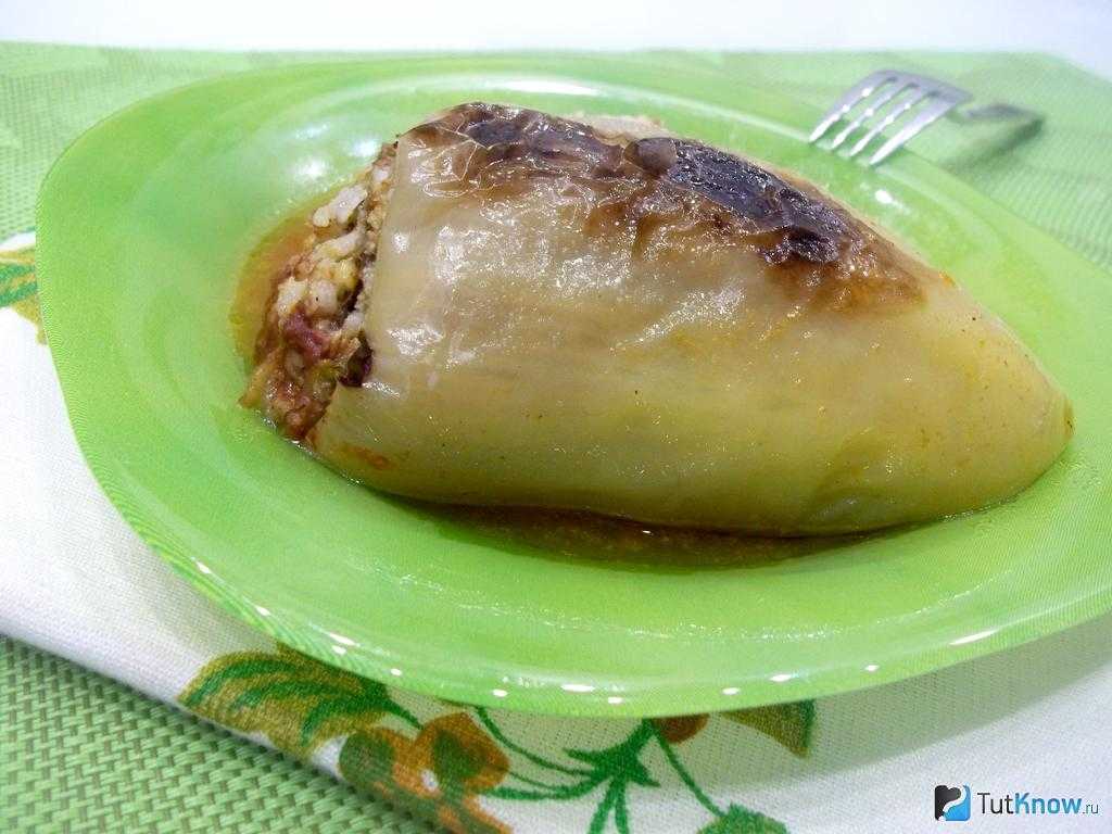 Перец фаршированный рисом и курицей