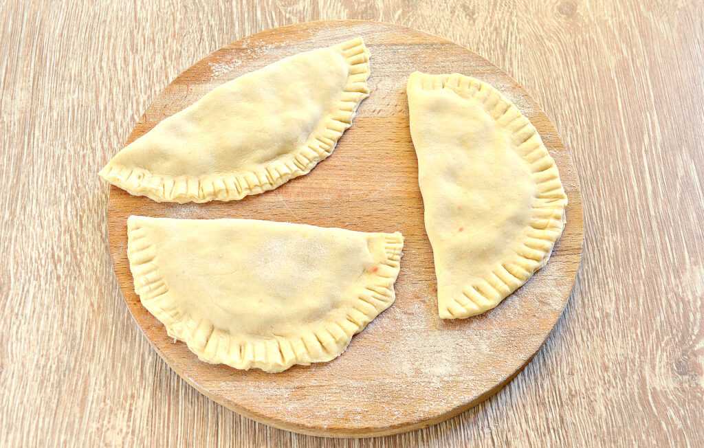 Чебуреки с мясом: 10 рецептов, как приготовить сочные и хрустящие домашние чебуреки