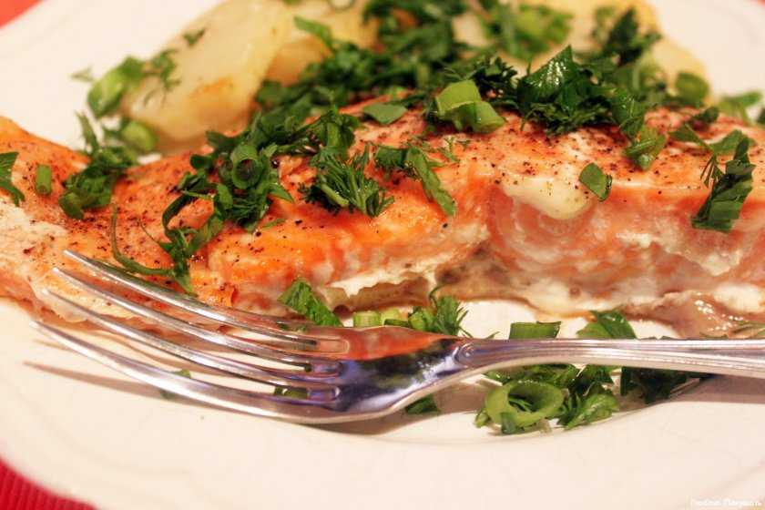 Горбуша с овощами в духовке - рецепты запеченных стейков, филе и целой рыбы с картофелем и сыром