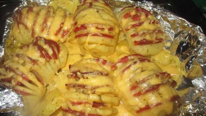 Фаршированная картошка с колбасой и сыром в духовке – рецепт с фото пошагово