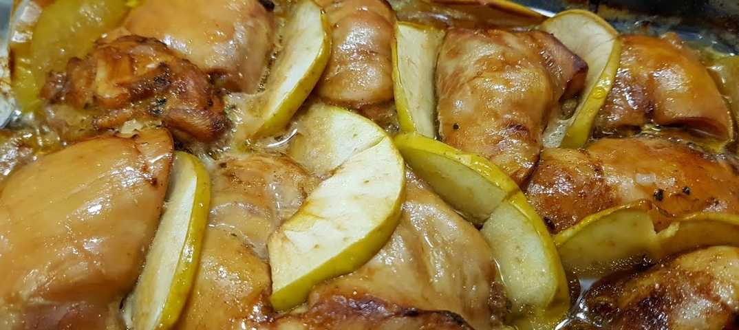 Курица с яблоками в духовке: самые вкусные рецепты запеченной курочки