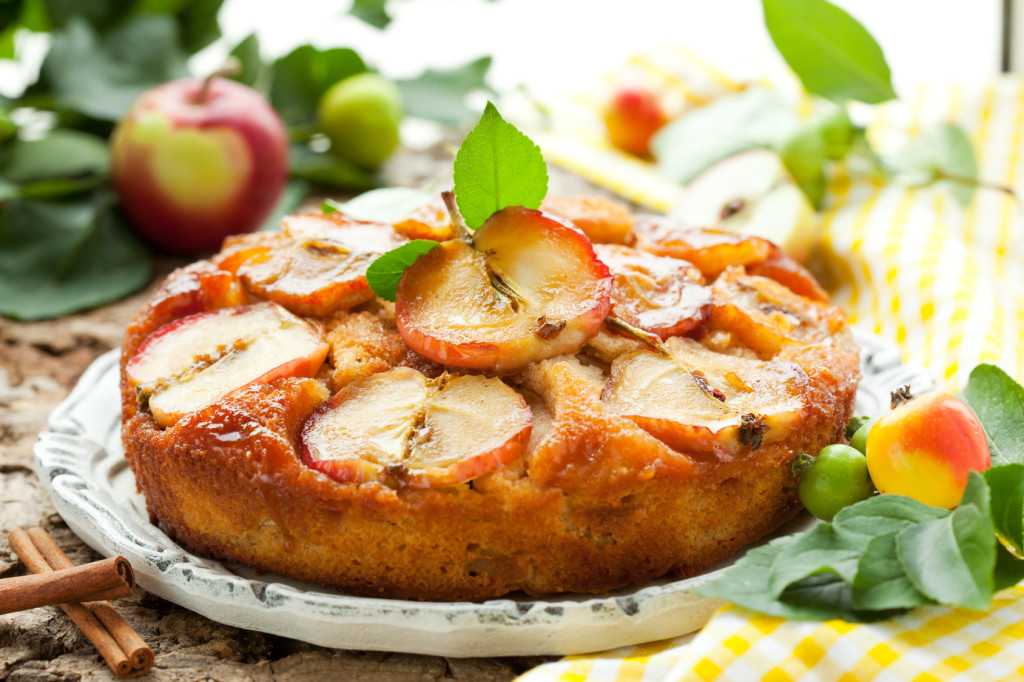 Пирожки с яблоками в духовке: пошаговый рецепт с фото