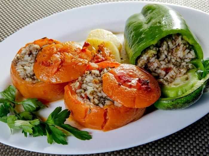 Перец, фаршированный капустой и морковью: рецепт быстрого приготовления с фото