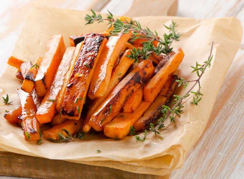 Запечённая в духовке морковь: подборка простых и полезных рецептов
