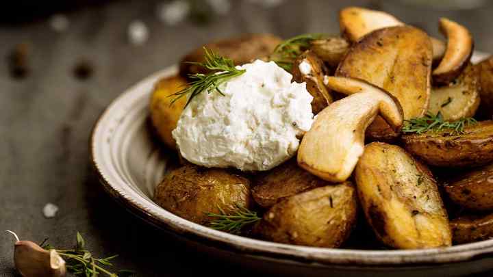Картофель в духовке: самые вкусные рецепты