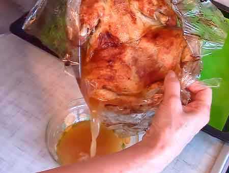 Курица с картошкой в духовке в рукаве - 6 самых вкусных рецептов
