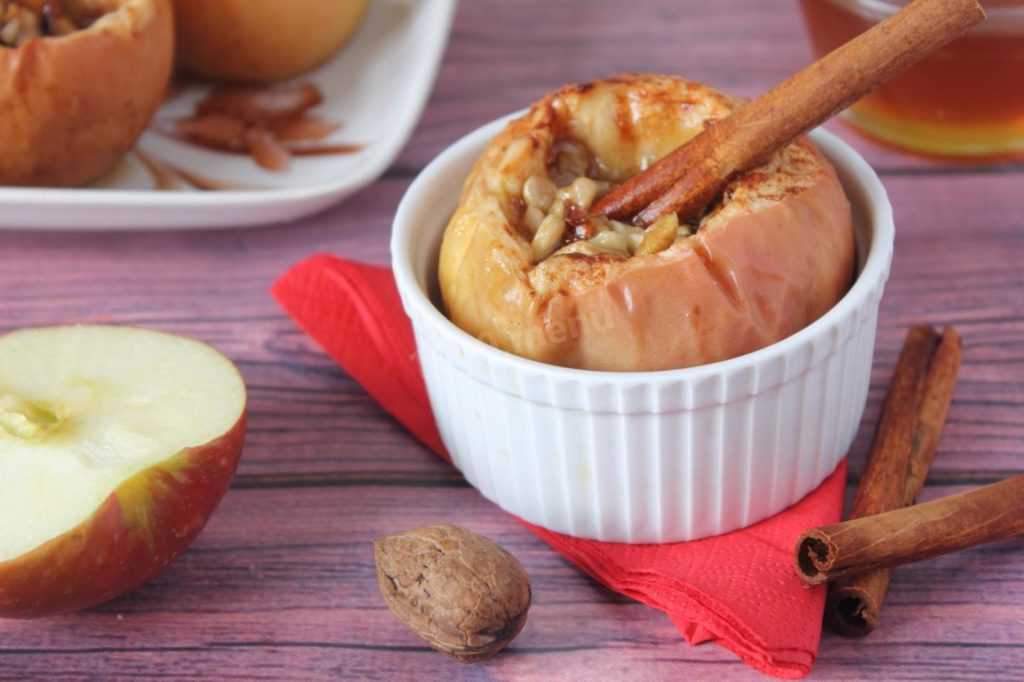 Запеченные яблоки в карамели рецепт с фото - 1000.menu