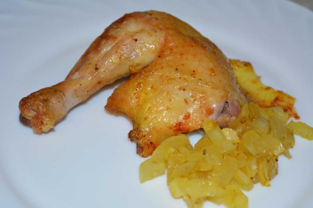 Целая курица в духовке – самые вкусные рецепты с хрустящей корочкой