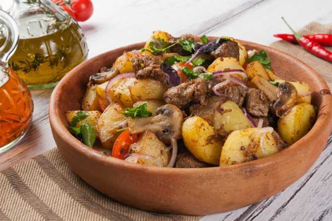 Свинина с грибами и картошкой и в духовке: простые рецепты