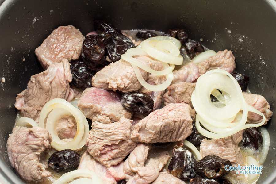 Говядина тушеная с черносливом в духовке и мультиварке: лучшие рецепты. как приготовить говядину с черносливом, в горшочке, кисло сладком соусе, сметане, красном вине, запеченную, с картофелем, грецки