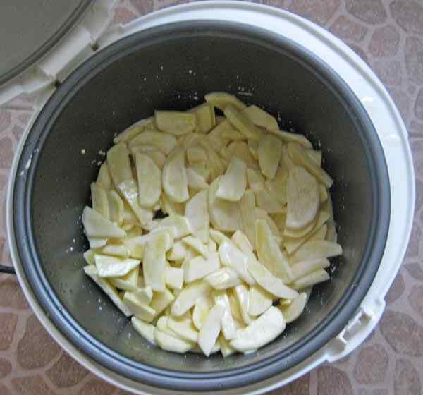 Картофель запеченный с лесными грибами в мультиварке: блюдо для семейной трапезы