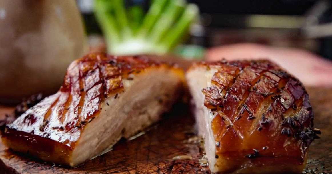 Свиная грудинка, запеченная в духовке — самые вкусные рецепты