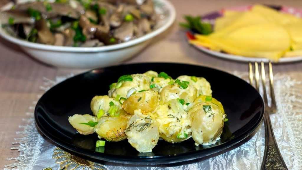Картошка со сметаной в духовке - идеи приготовления гарнира и горячего блюда на любой вкус!