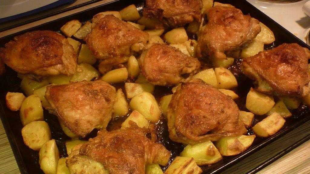 Курица с картошкой в духовке: 7 лучших рецептов с фото
