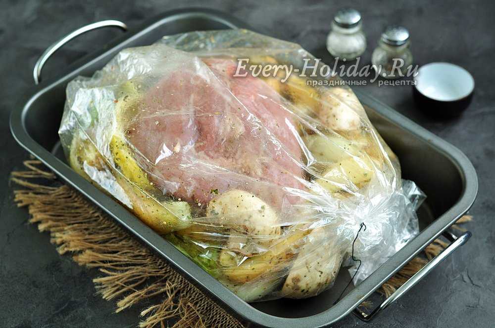 Мясо в рукаве в духовке запеченное с картошкой и 15 похожих рецептов: видео, фото, калорийность, отзывы - 1000.menu