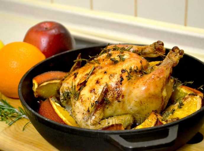 Курица с яблоками в духовке – 6 самых вкусных рецептов