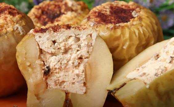 Как запечь яблоки в духовке целиком: рецепты с медом, творогом