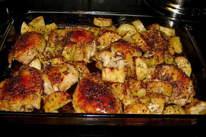 Бедра куриные в духовке с картошкой - нескучно о вкусном: рецепт с фото