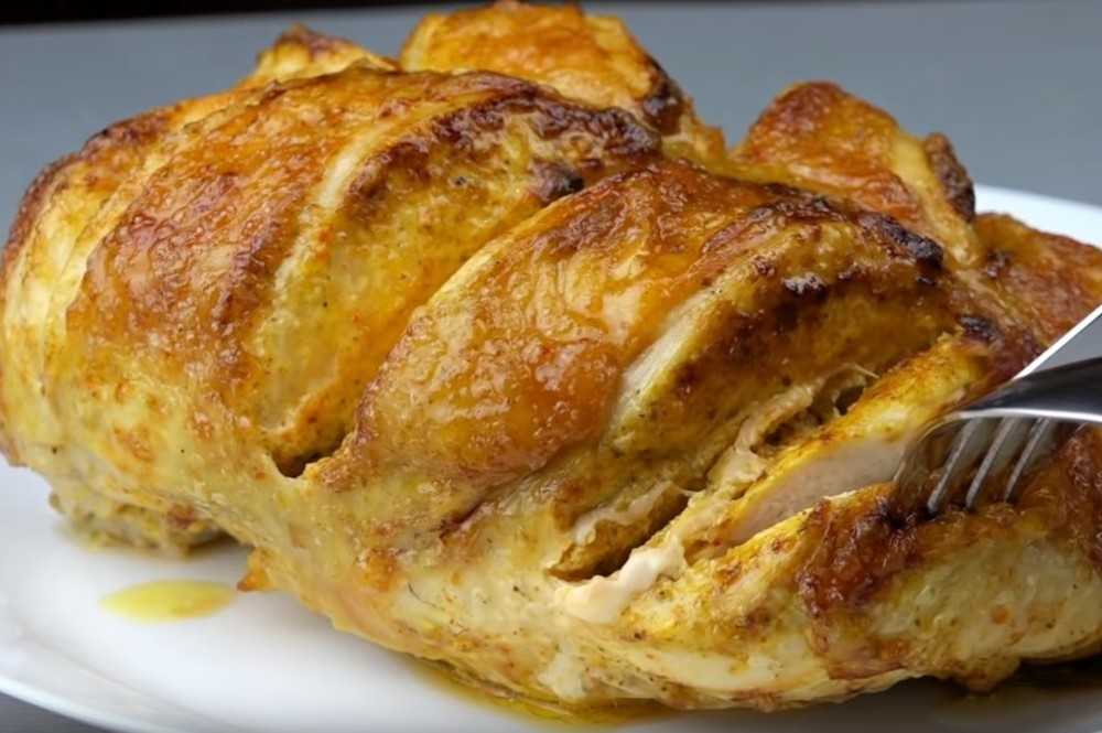 Сочная куриная грудка в духовке: 8 самых вкусных рецептов