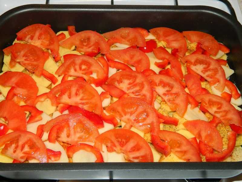 5 лучших рецептов приготовления картошки с помидорами в духовке
