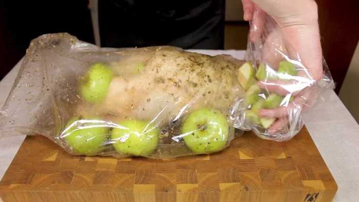 Утка с яблоками в духовке — 10 рецептов запеченной утки в домашних условиях