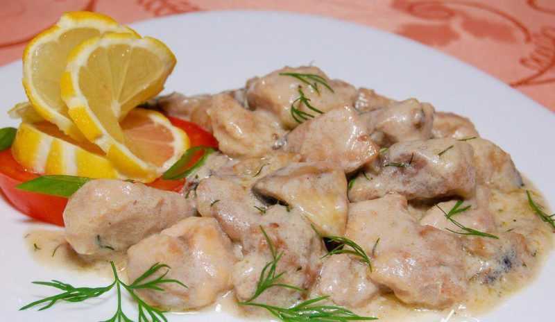 Курица с грибами в сливочном соусе - 59 рецептов приготовления пошагово - 1000.menu
