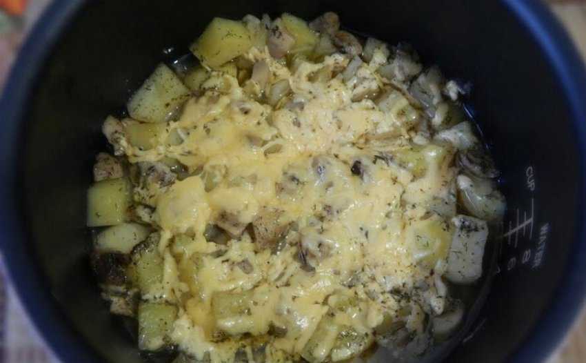 Картофель с шампиньонами в мультиварке - 8 пошаговых фото в рецепте